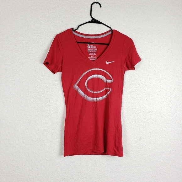 3/$15 Nike red vneck tshirt size small - Picture 1 of 5